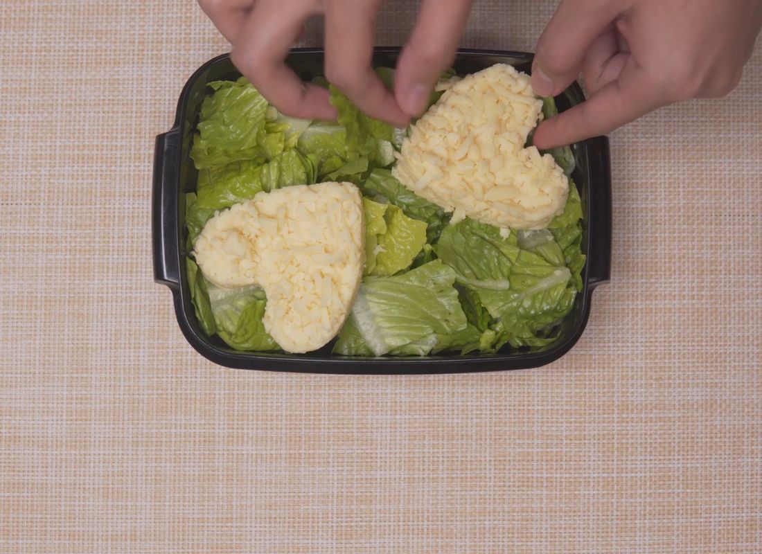 prikaz zdrave užine, pirinač i salata